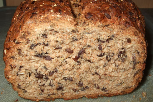 Nussiges Dinkel-Leinsamenbrot